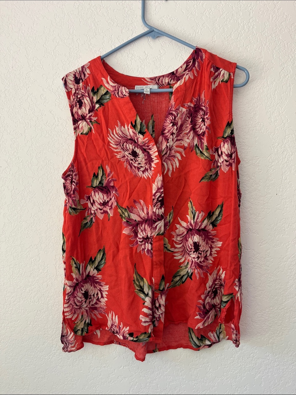 Sleeveless Floral Button-Front Women's Top in Red